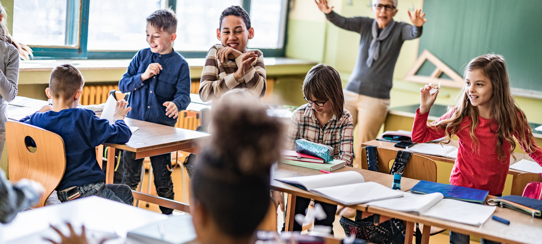 Chaos im Klassenzimmer der Grundschule