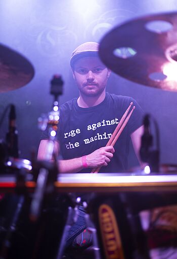 David Föttinger beim Schlagzeugspielen