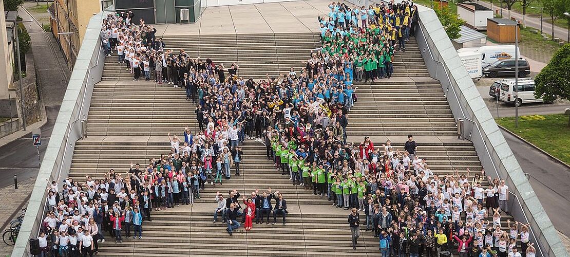 Mission X viele Menschen stellen ein X dar