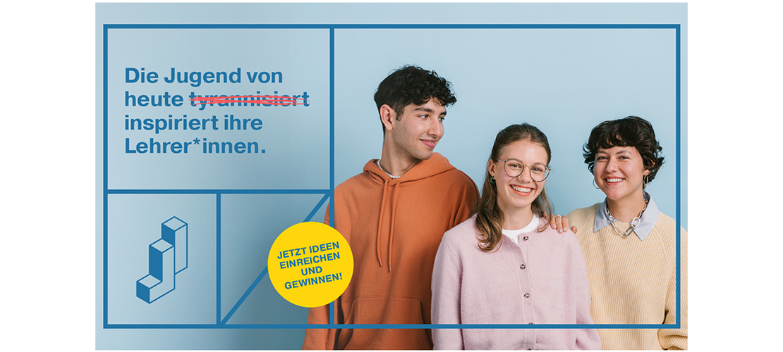 „Drei lächelnde Jugendliche stehen vor hellblauem Hintergrund. Daneben Text: Die Jugend von heute ~tyrannisiert~ inspiriert ihre Lehrer:innen. Gelber Kreis mit Aufruf: Jetzt Ideen einreichen und gewinnen!“