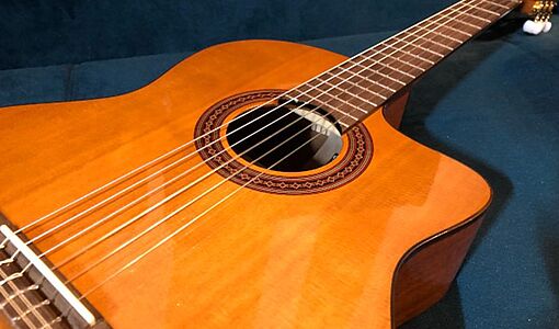 Einstimmen - © Wolfgang Sieberer Gitarrensaiten