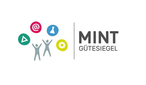 Zwei Personen mit vier MINT-Symbolen über dem Kopf: grünes Dreieck, rotes @, blaue Chemieflasche, gelbes Zahnrad