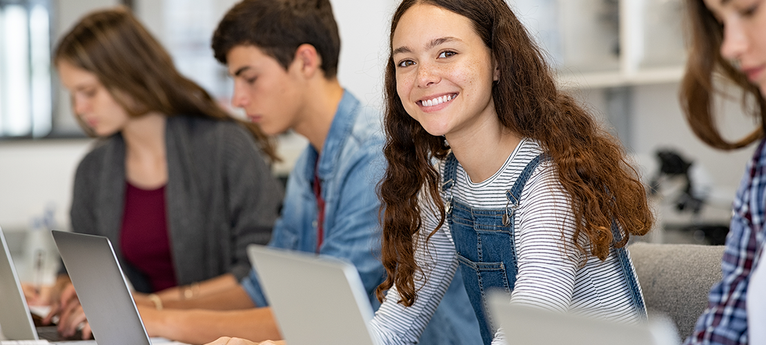 Schüler vor Laptop