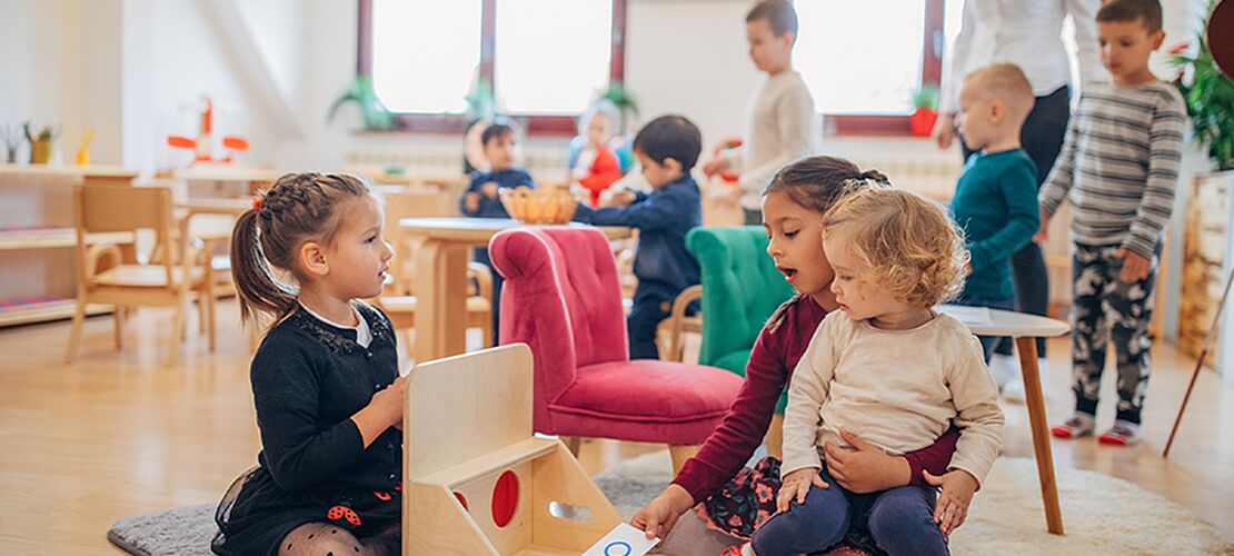 Kindergartenkinder beim Spielen