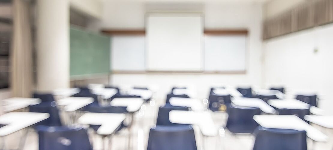 Lehrermangel leeres Klassenzimmer