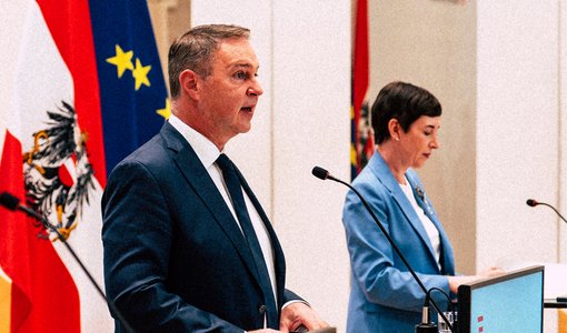 BMWKMS/Fuhrer Vizekanzler Andreas Babler und Mediensprecherin Henrike Brandstötter