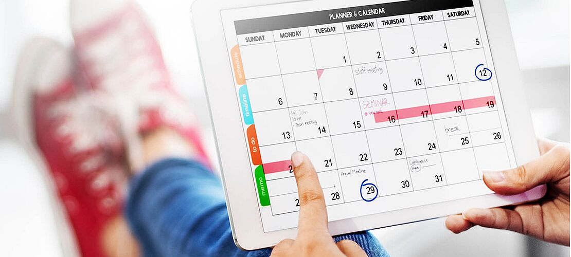 Termine im Schuljahr Kalender am Tablet
