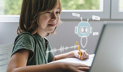 KI und Schule - © mikimad/Getty Images /E+ Kind vor Laptop
