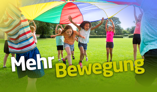 Kinder beim Spielen mit dem Sprungtuch