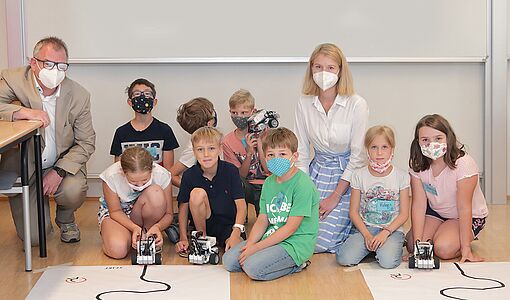 Fallmann, Haberlander und Kinder bei der Sommerakademie