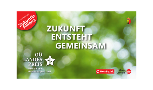  Vor lichtdurchflutetem, unscharfem Blattwerk steht: „Zukunft entsteht gemeinsam“. Grafik zum OÖ Landespreis für Umwelt und Nachhaltigkeit 2027.