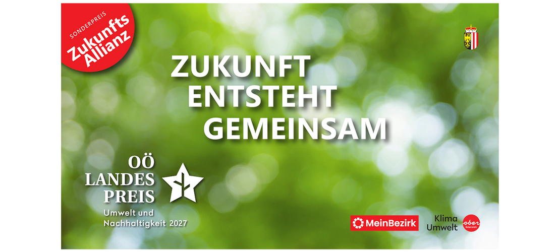 Vor lichtdurchflutetem, unscharfem Blattwerk steht: „Zukunft entsteht gemeinsam“. Grafik zum OÖ Landespreis für Umwelt und Nachhaltigkeit 2027.