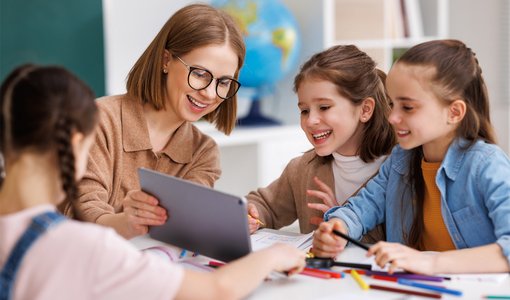 Lehrerin in der Schule