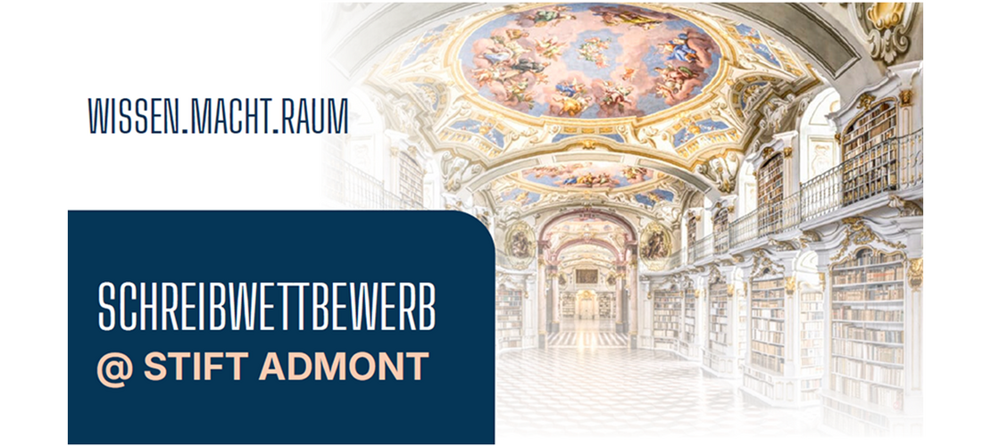 Der barocke Bibliothekssaal von Stift Admont öffnet sich mit hohen, freskengeschmückten Deckenwölbungen und endlosen Bücherreihen, davor die Ankündigung „Schreibwettbewerb @ Stift Admont“.