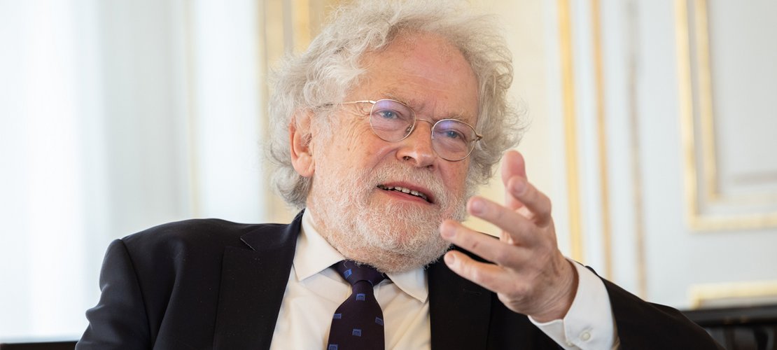 Quantenphysiker und Nobelpreisgewinner Anton Zeilinger spricht sich gegen Lateinkürzungen aus.